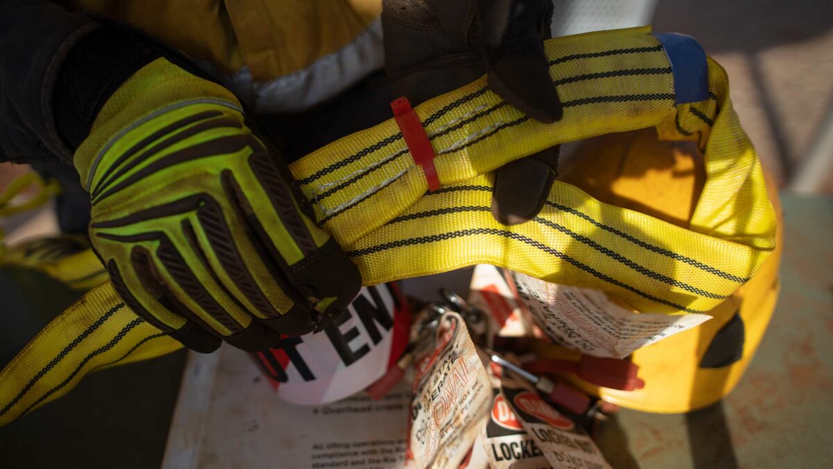 Twisting Rigging Stay Clear: Keeping Safe Zones During Lifting Operations